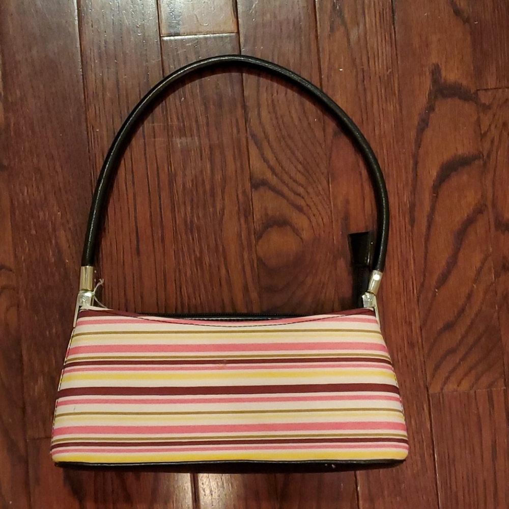 Adorable little purse, good condition